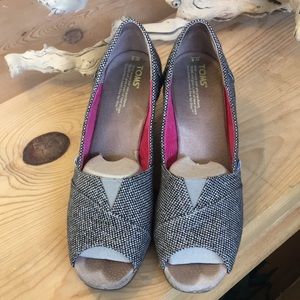 Sz 8 Toms metallic tweed wedges